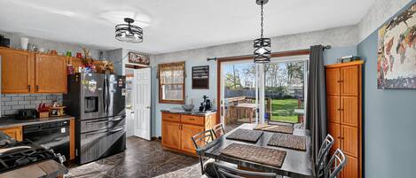 House, 3 Bedrooms | Private kitchen