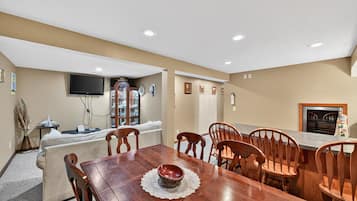 House, 3 Bedrooms | Dining