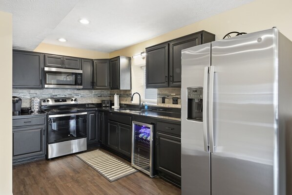 Casa, 2 habitaciones | Cocina privada | Refrigerador, horno, cafetera y tetera y tostadora 