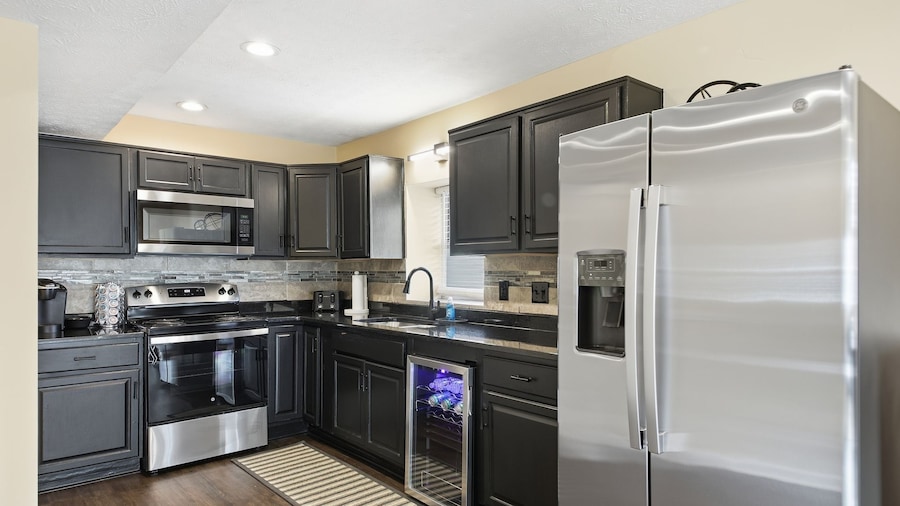 Spacious 2br Home North of Downtown Cincinnati 2 Bedroom Home