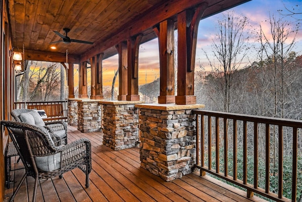 เคบิน, 3 ห้องนอน | ลานระเบียง/นอกชาน