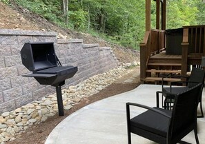 Terrace/patio - Pearl's Mountain Retreat 3 Bedroom Cabin (Sevierville)