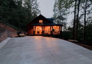 Exterior - Pearl's Mountain Retreat 3 Bedroom Cabin (Sevierville)