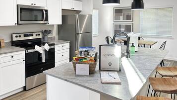 Casa adosada, 3 habitaciones | Cocina privada