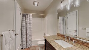 Apartment, 2 Schlafzimmer | Badezimmer | Handtücher