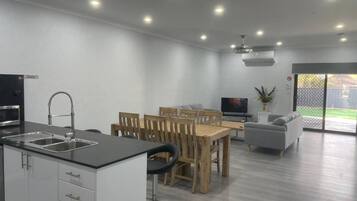 Casa, varias habitaciones, con acceso para personas discapacitadas | Interior