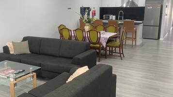 House, Multiple Bedrooms, Accessible | Lounge