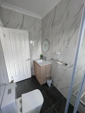 獨棟房屋, 多間臥室, 無障礙 | 浴室