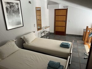 2 chambres, fer et planche à repasser, Wi-Fi, draps fournis