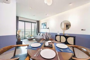 Suite familiar, 3 habitaciones, Acceso al salón del club, vistas al río | Sábanas de algodón egipcio y ropa de cama de alta calidad