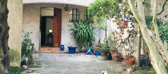 Family home with large pool in Provence