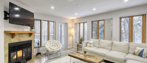 Télévision, cheminée