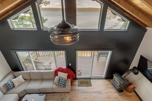 Shamineau Shores Cabin: Modern Lakefront Retreat for Families, near Brainerd.