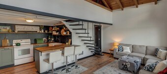 Shamineau Shores Cabin: Modern Lakefront Retreat for Families, near Brainerd.