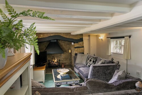 Lovely 5BD Home with Cinema & Games Room