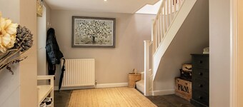 Lovely 5BD Home with Cinema & Games Room