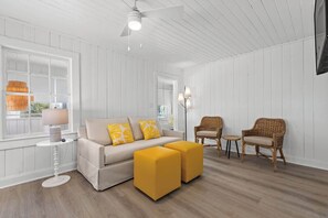 TV - Sunny 3BR Near the Beach at Palm Court  (#18) (North Myrtle Beach)