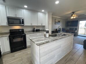 Fridge, microwave, stovetop, cookware/dishes/utensils - New! Steps to the Beach | Clean 2BR | Walk to Beach (Gulf Shores)