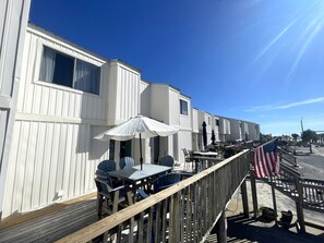 Outdoor dining - New! Steps to the Beach | Clean 2BR | Walk to Beach (Gulf Shores)