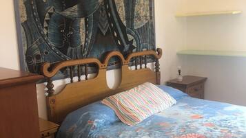 2 bedrooms, iron/ironing board, bed sheets