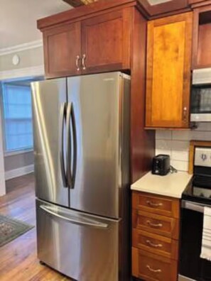 冰箱、微波炉、烤箱、炉灶