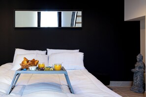 3 habitaciones, caja de seguridad en la habitación y escritorio