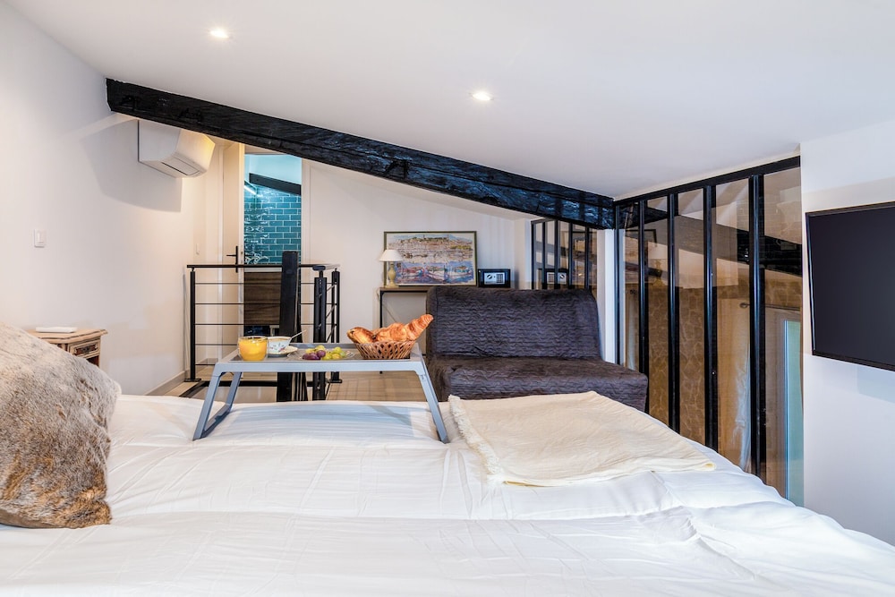 Picture of Loft Penthouse 5min palais and beach private sauna - Cannes | Vrbo