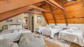 3 bedrooms, desk, WiFi, bed sheets