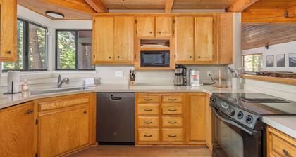 The Play Pen- Hot Tub/ Sleeps 15