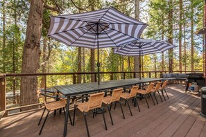 Outdoor dining - The Play Pen- Hot Tub/ Sleeps 15 (Arnold)