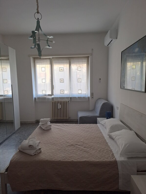 Iron/ironing board, free WiFi