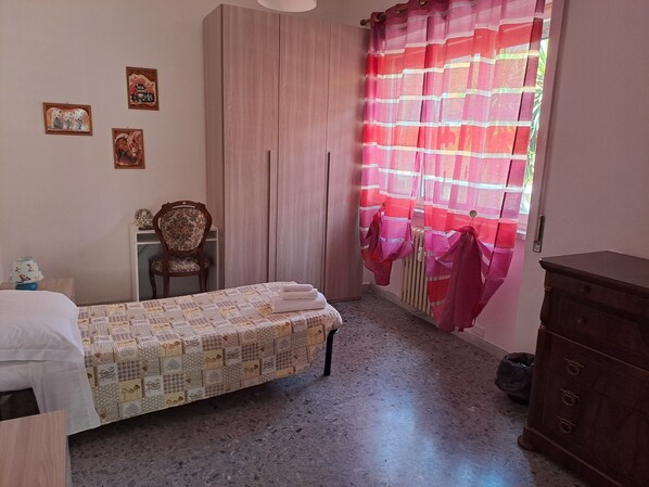 Single Room, Air conditioning, Garden View | Iron/ironing board, free WiFi