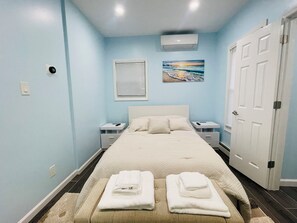 2 bedrooms, iron/ironing board, internet, bed sheets