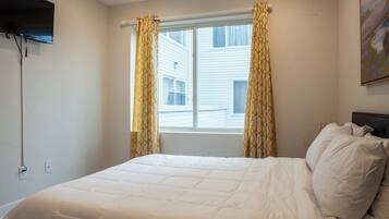 2 bedrooms, desk, iron/ironing board, free WiFi