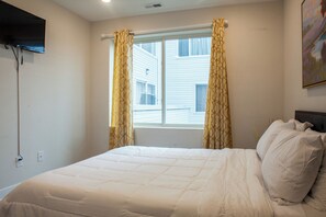 2 bedrooms, desk, iron/ironing board, free WiFi