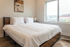 2 عدّة غرف نوم ومكتب ومكواة/لوح كي وواي فاي مجانًا