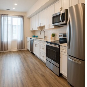 Jääkaappi, mikroaaltouuni, uuni, liesi