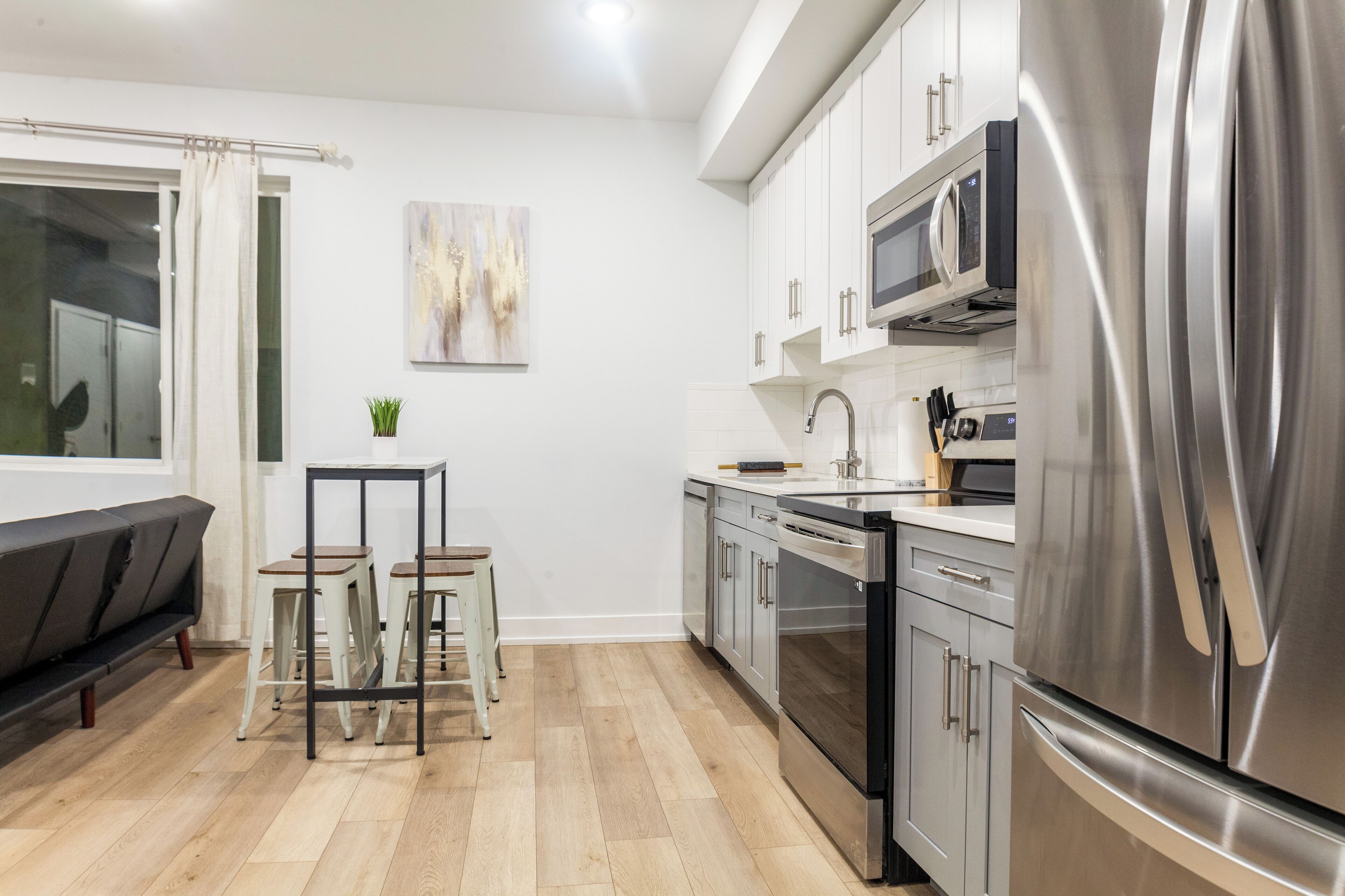 ثلاجة، ميكروويف، فرن، موقد طهي مسطح