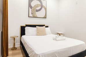 2 عدّة غرف نوم ومكتب ومكواة/لوح كي وواي فاي مجانًا