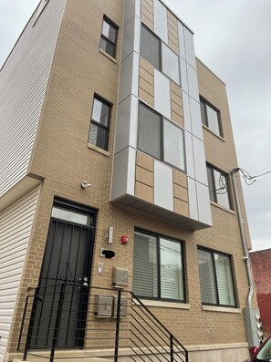 تفاصيل الفندق من الخارج