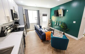 Geladeira, micro-ondas, fogão, cooktop