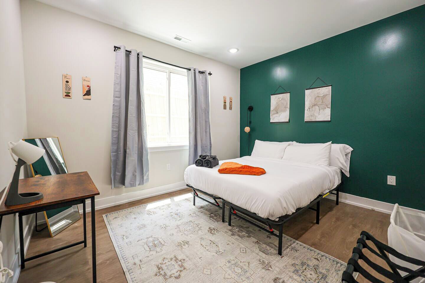 1 habitación, tabla de planchar con plancha, wifi gratis y ropa de cama 