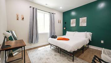 1 habitación, tabla de planchar con plancha, wifi gratis y ropa de cama