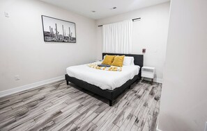 2 bedrooms, iron/ironing board, free WiFi, bed sheets - Cozy 2BR/2BA in East Parkside with queen beds, full kitchen, smart TV—minutes from Zoo, museums, and Center City. (Philadelphia)