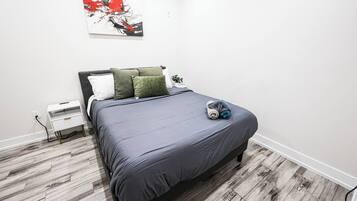 2 bedrooms, iron/ironing board, free WiFi, bed sheets