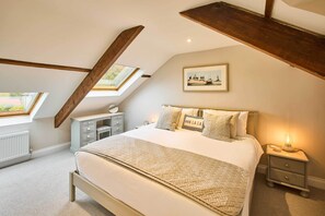 4 bedrooms, desk, iron/ironing board, travel crib - Host & Stay | Hextol Retreat (Hexham)