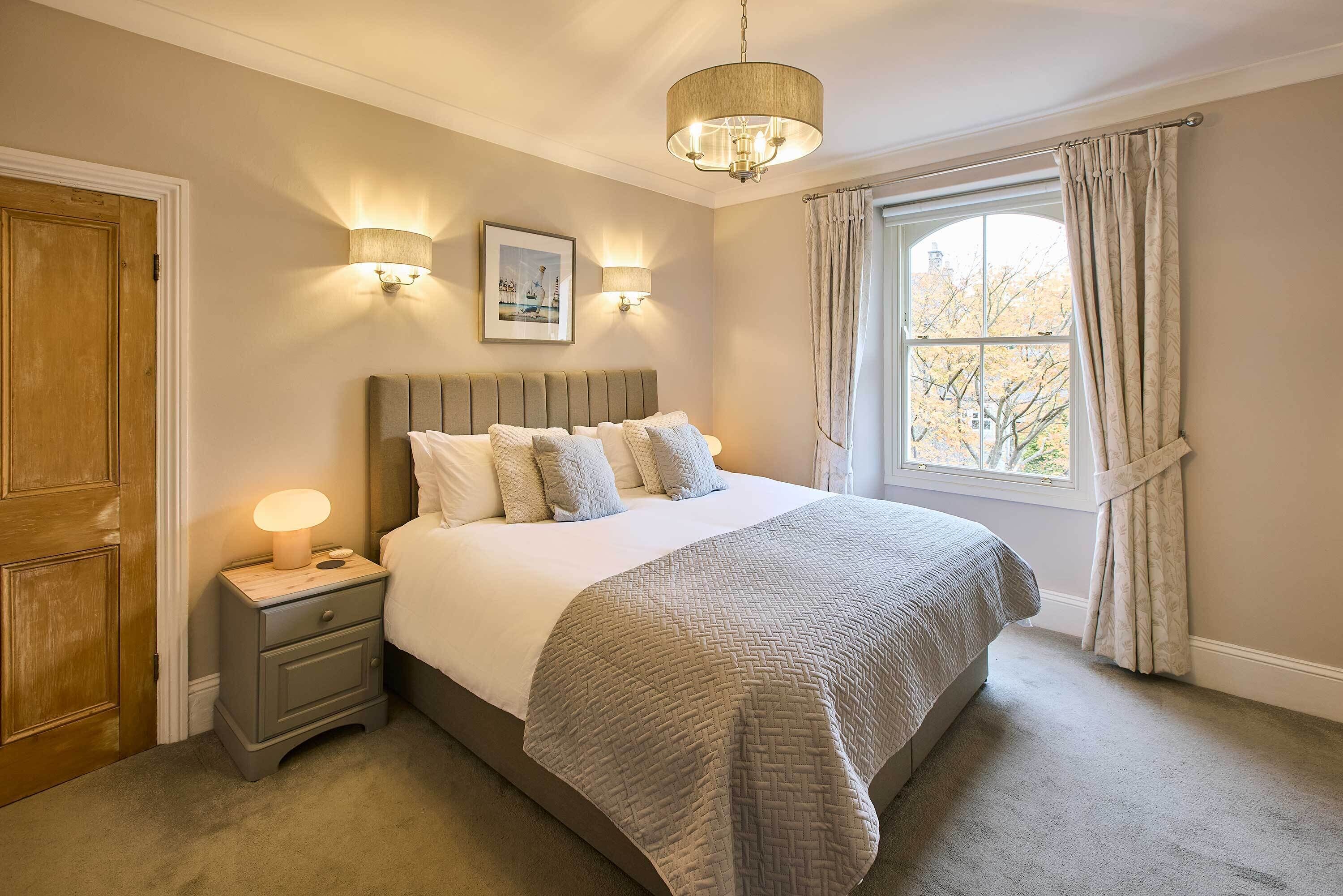 4 bedrooms, desk, iron/ironing board, travel cot