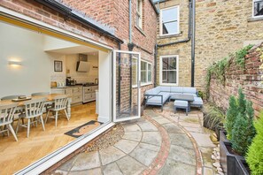 Outdoor dining - Host & Stay | Hextol Retreat (Hexham)