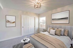 4 bedrooms, desk, WiFi, bed sheets - 4BR w backyard & workspace near Garden of the Gods (Colorado Springs)