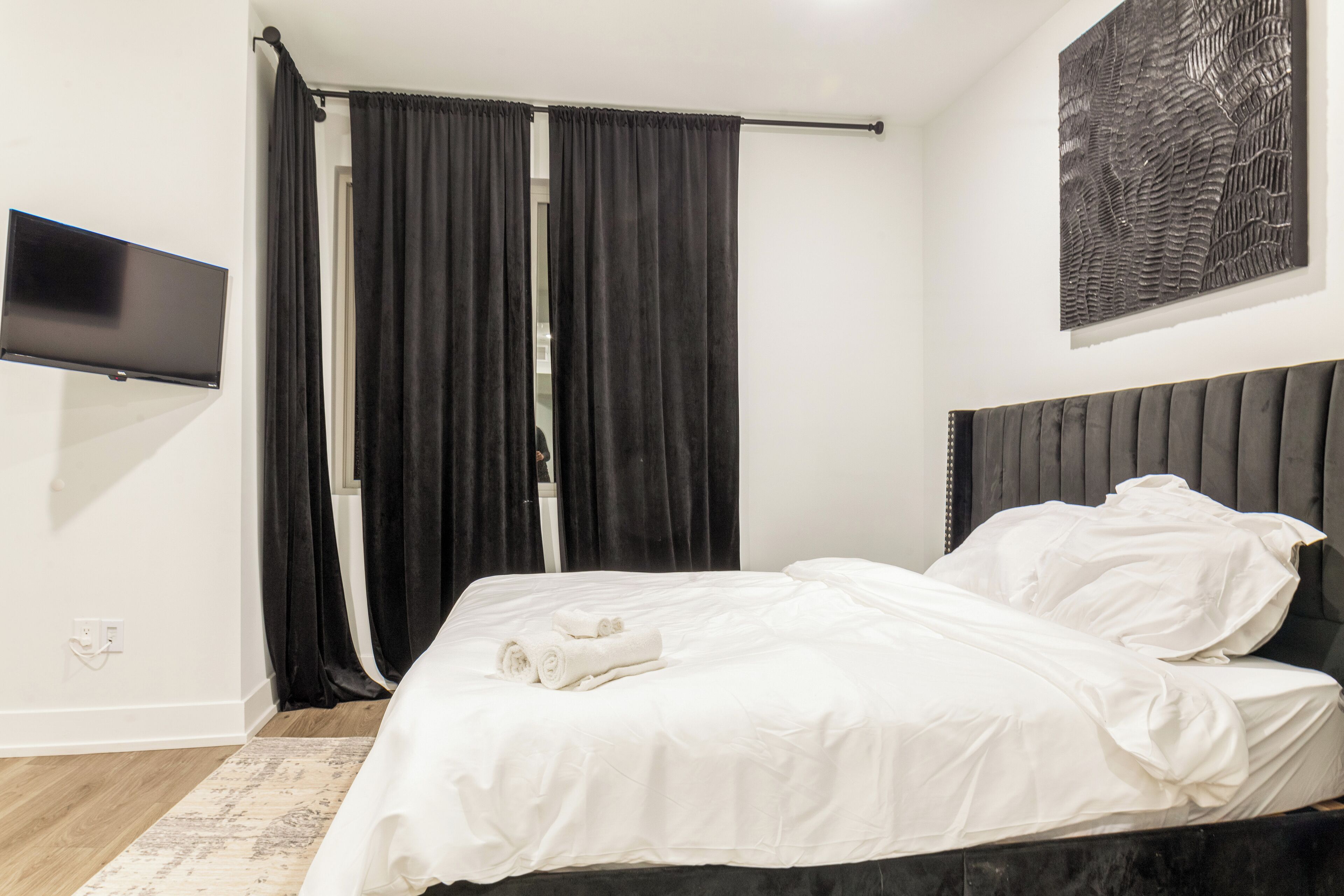 2 habitaciones, escritorio, tabla de planchar con plancha y wifi gratis 